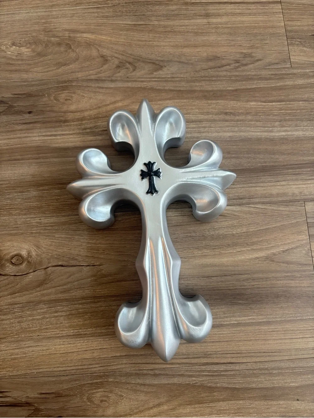 Decorative Fleur-de-Lis Cross Wall Accent in Metallic Silver
